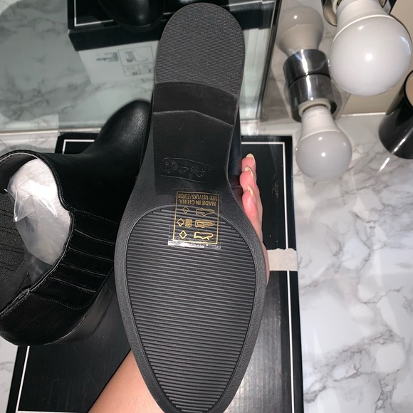 Qupid Faux Leather Chelsea Boots - Picture 3 of 5